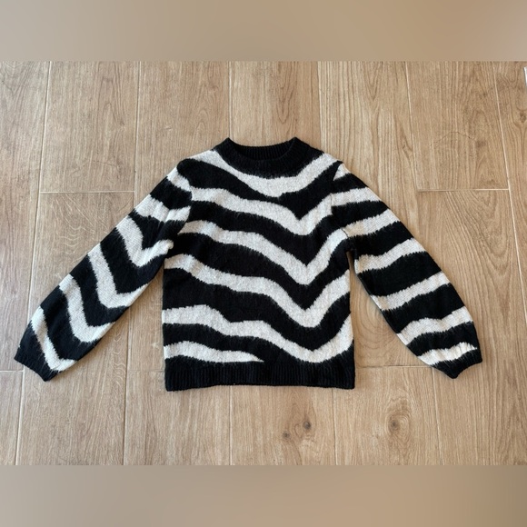 Who What Wear Zebra Print Crew Neck Sweater - Picture 3 of 6